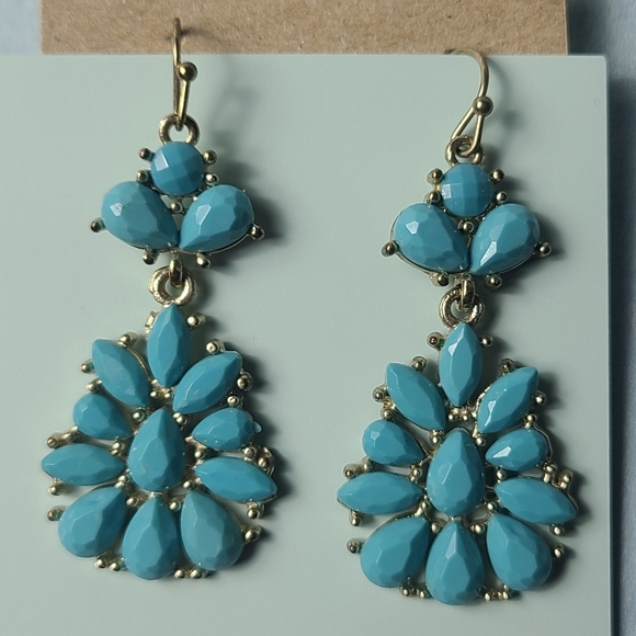 Avon  fuax Turquoise Floral Drop Earrings - Picture 10 of 16